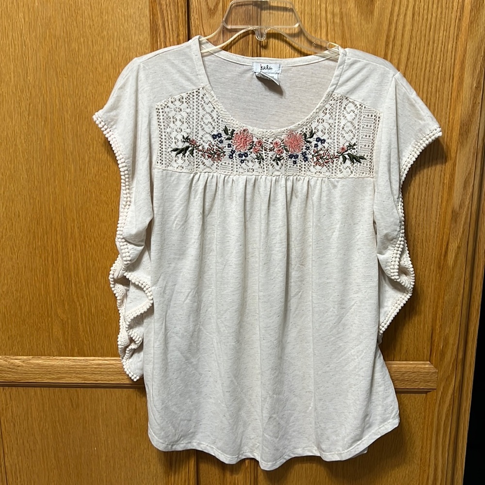 Woman’s sleeveless shirt